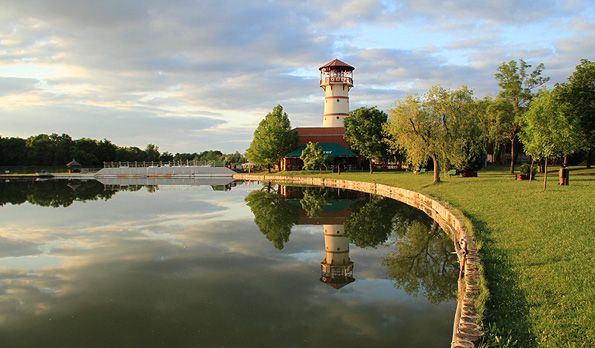 
<span class='bovebben'>More</span><span class='title'>Pearl of the great hungarian plain</span><span class='text'>Discover our thermal bath, indoor pools and park beach in Orosháza-Gyopárosfürdő!</span>


