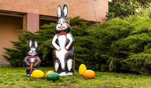 <span class='bovebben'>Bővebben</span><span class='title'>Húsvéti nyitvatartás</span><span class='text'>A négynapos hosszú hétvégén is várjuk vendégeinket. Kellemes húsvéti ünnepeket kívánunk!</span>