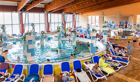 <span class='bovebben'>Bővebben</span><span class='title'>Újranyitott a beltéri élményfürdő</span><span class='text'>Élménymedencék, sodrófolyosó, fekvőmasszázs, nyakzuhany, jakuzzi, csúszda, kiegészítő elemek </span>